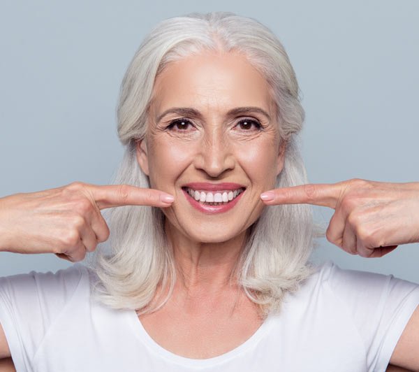 מילוי קמטי הסוגריים והמריונט נעשה